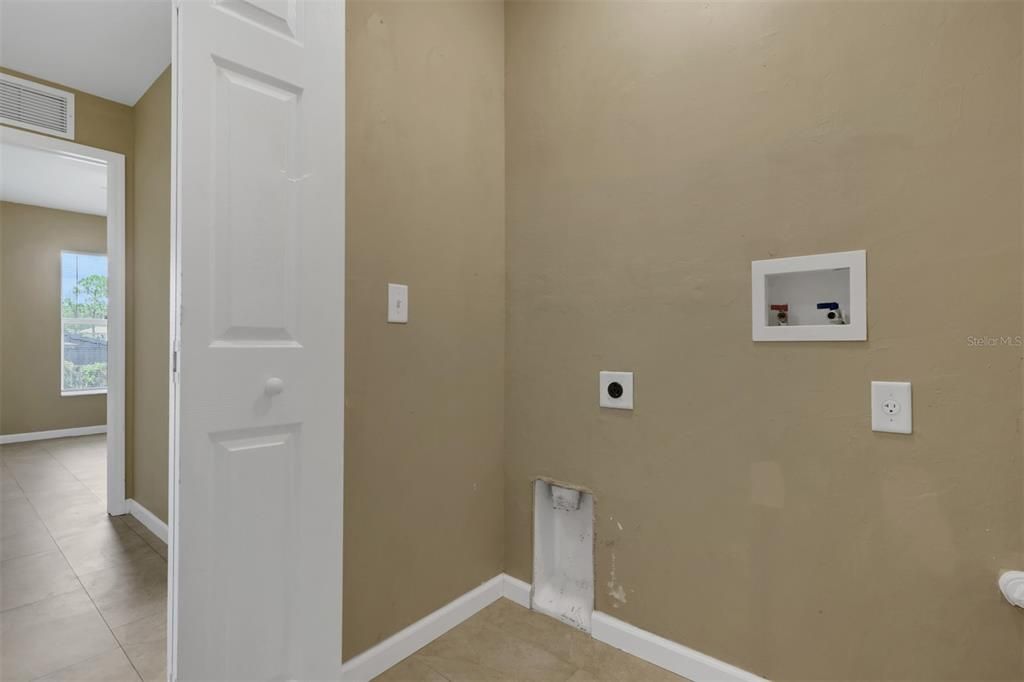 Activo con contrato: $229,900 (3 camas, 2 baños, 1258 Pies cuadrados)