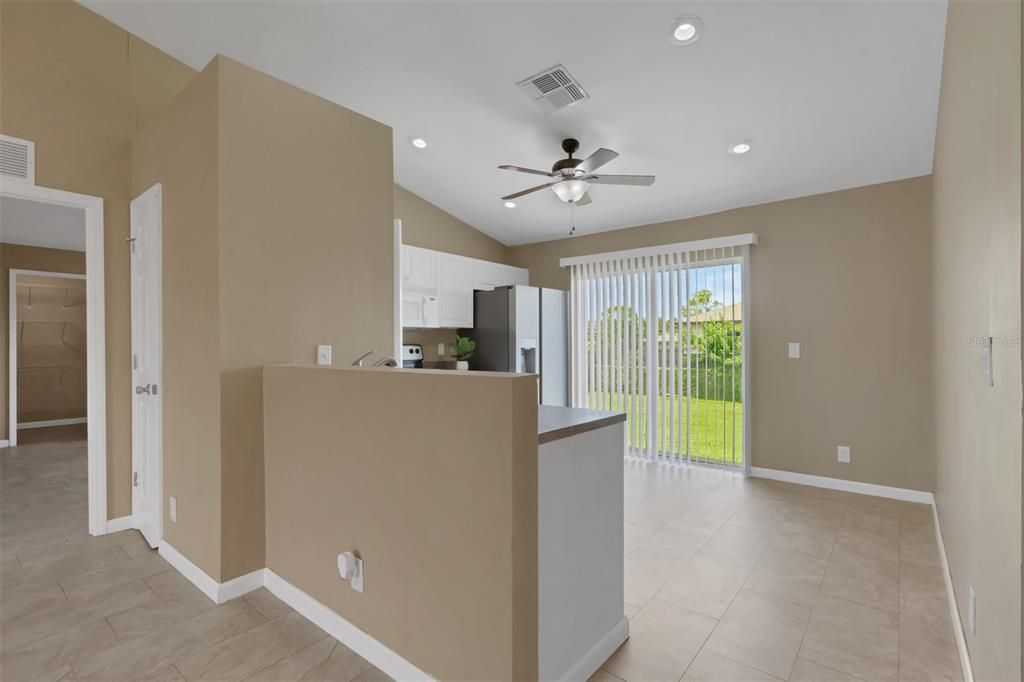 Activo con contrato: $229,900 (3 camas, 2 baños, 1258 Pies cuadrados)