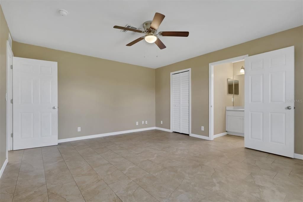 Activo con contrato: $229,900 (3 camas, 2 baños, 1258 Pies cuadrados)