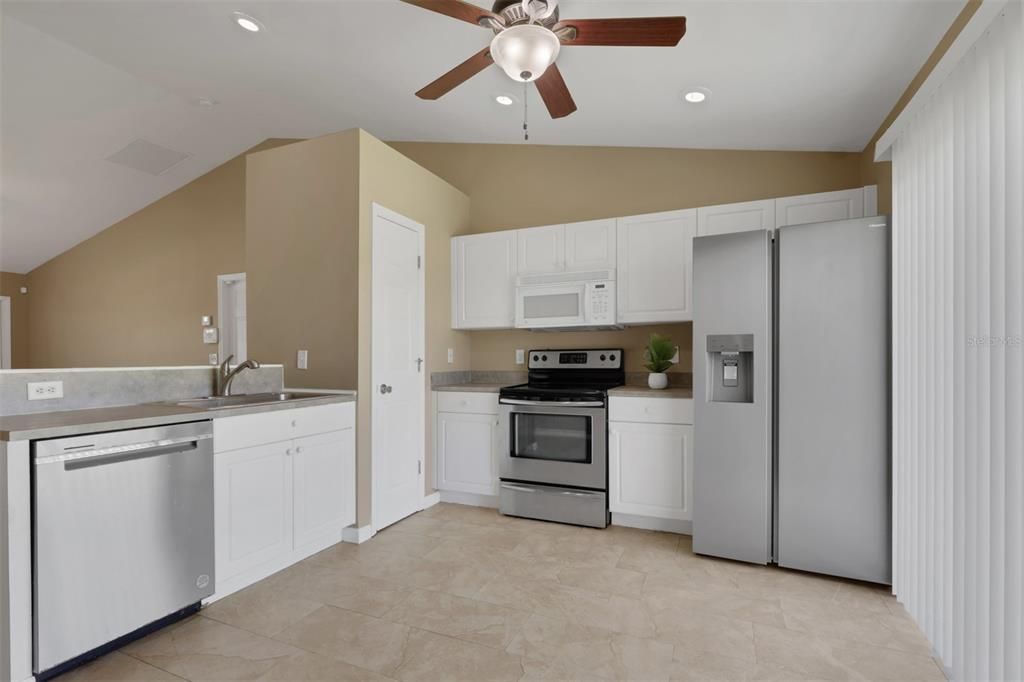 Activo con contrato: $229,900 (3 camas, 2 baños, 1258 Pies cuadrados)