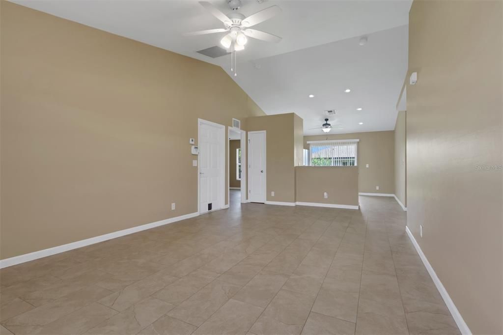 Activo con contrato: $229,900 (3 camas, 2 baños, 1258 Pies cuadrados)