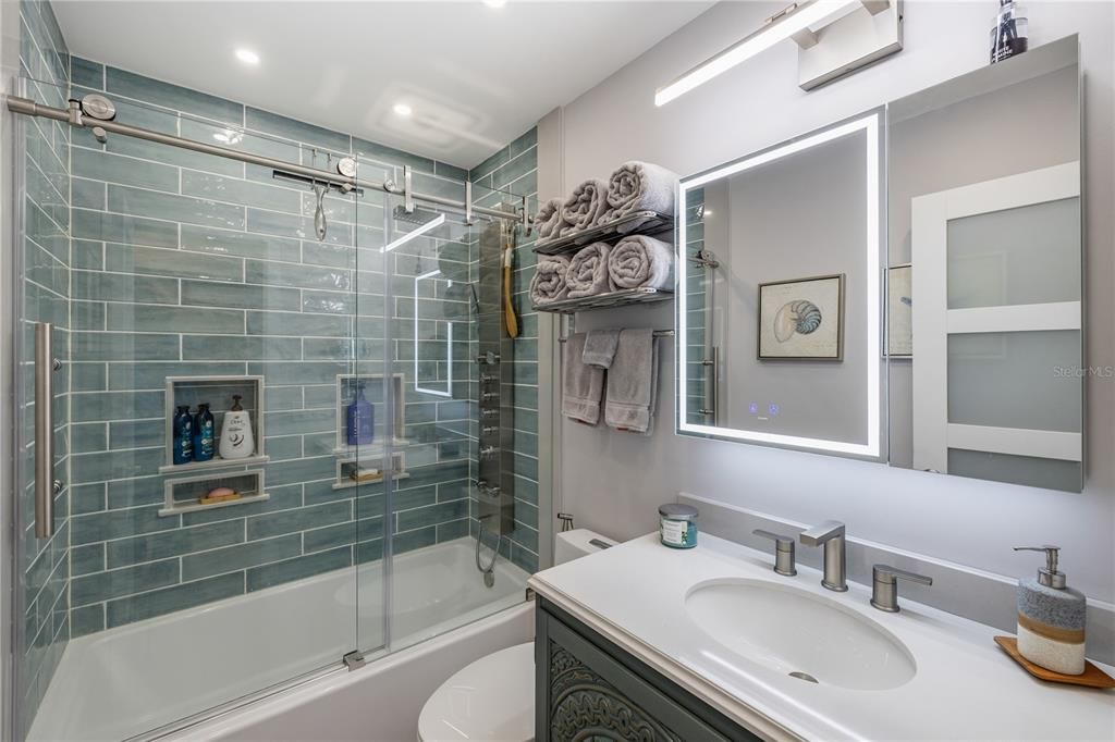 For Sale: $450,000 (2 beds, 2 baths, 1262 Square Feet)