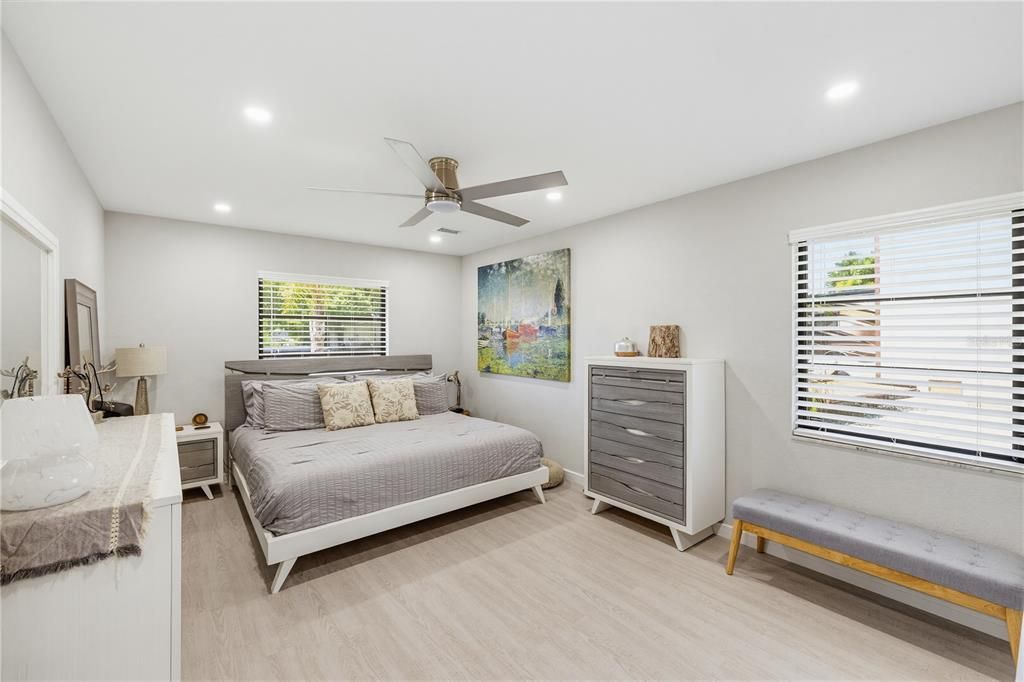 For Sale: $450,000 (2 beds, 2 baths, 1262 Square Feet)