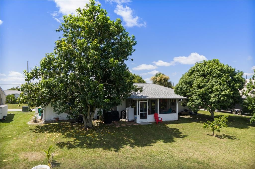 For Sale: $450,000 (2 beds, 2 baths, 1262 Square Feet)