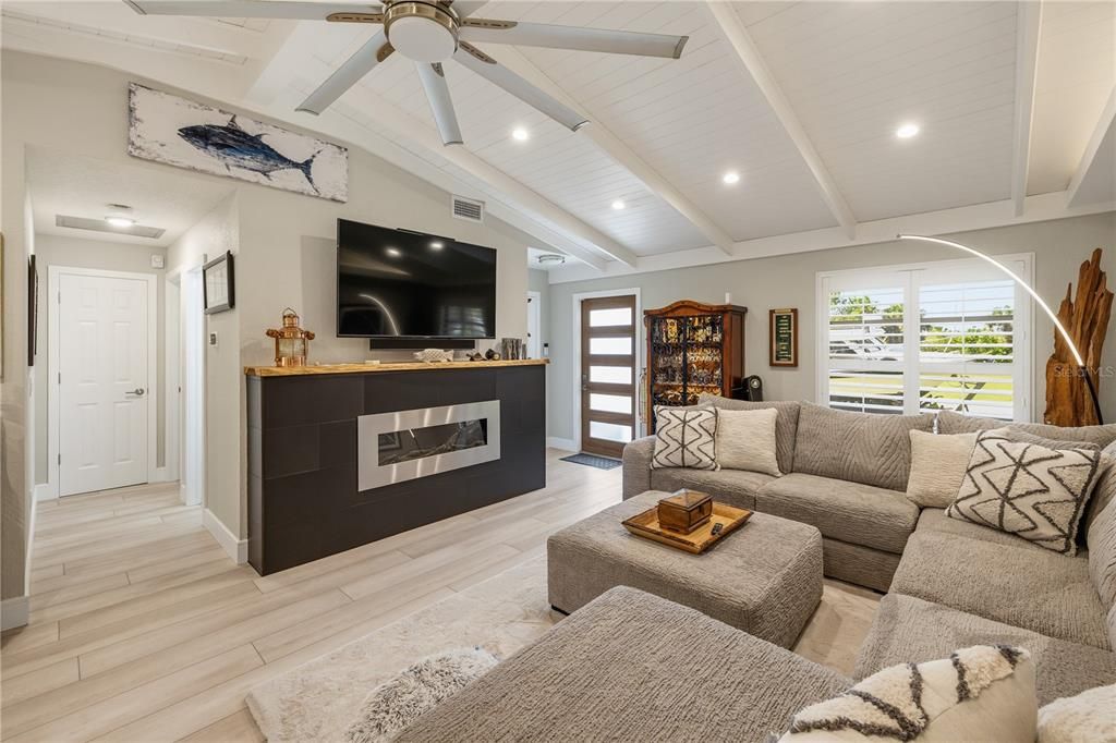 For Sale: $450,000 (2 beds, 2 baths, 1262 Square Feet)