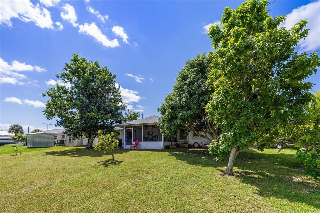 For Sale: $450,000 (2 beds, 2 baths, 1262 Square Feet)