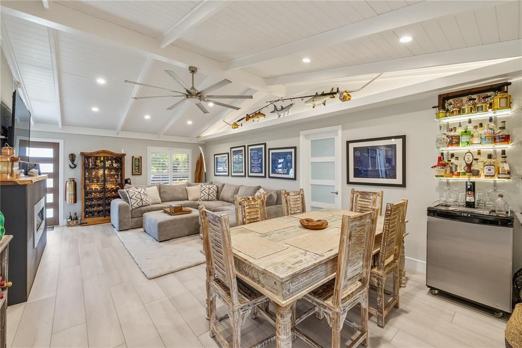 For Sale: $450,000 (2 beds, 2 baths, 1262 Square Feet)