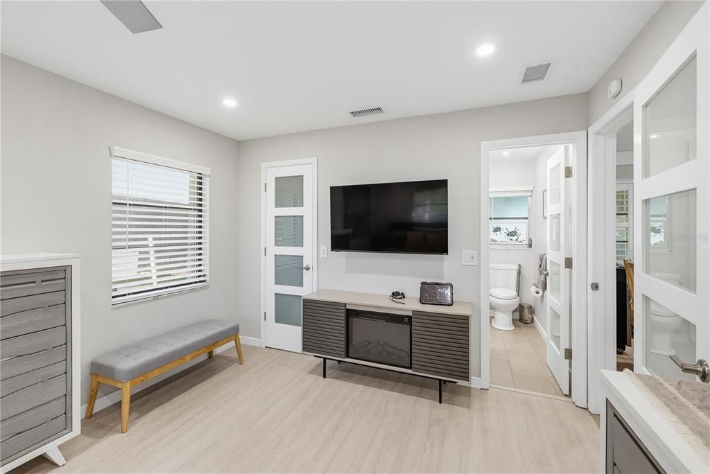 For Sale: $450,000 (2 beds, 2 baths, 1262 Square Feet)