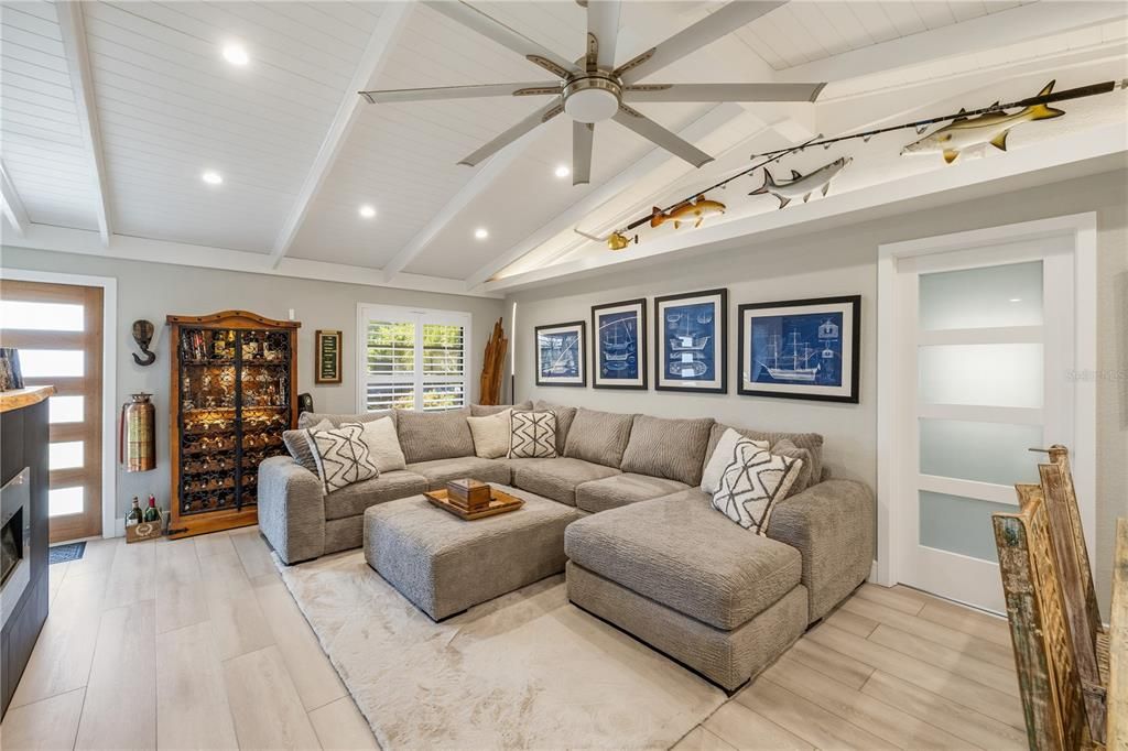 For Sale: $450,000 (2 beds, 2 baths, 1262 Square Feet)
