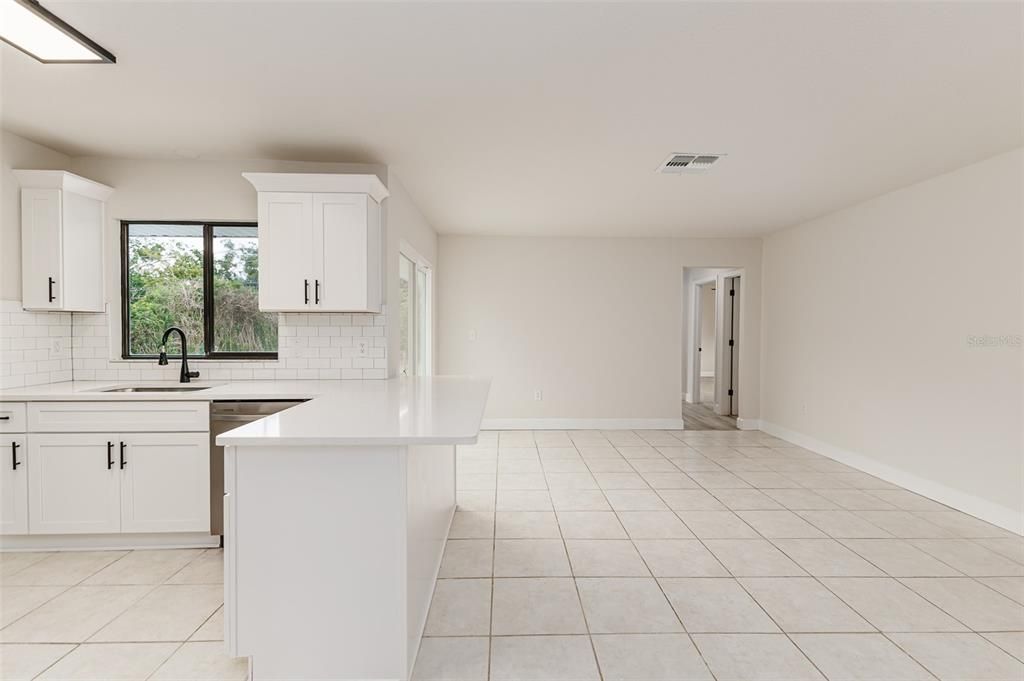 En Venta: $379,950 (4 camas, 2 baños, 1866 Pies cuadrados)