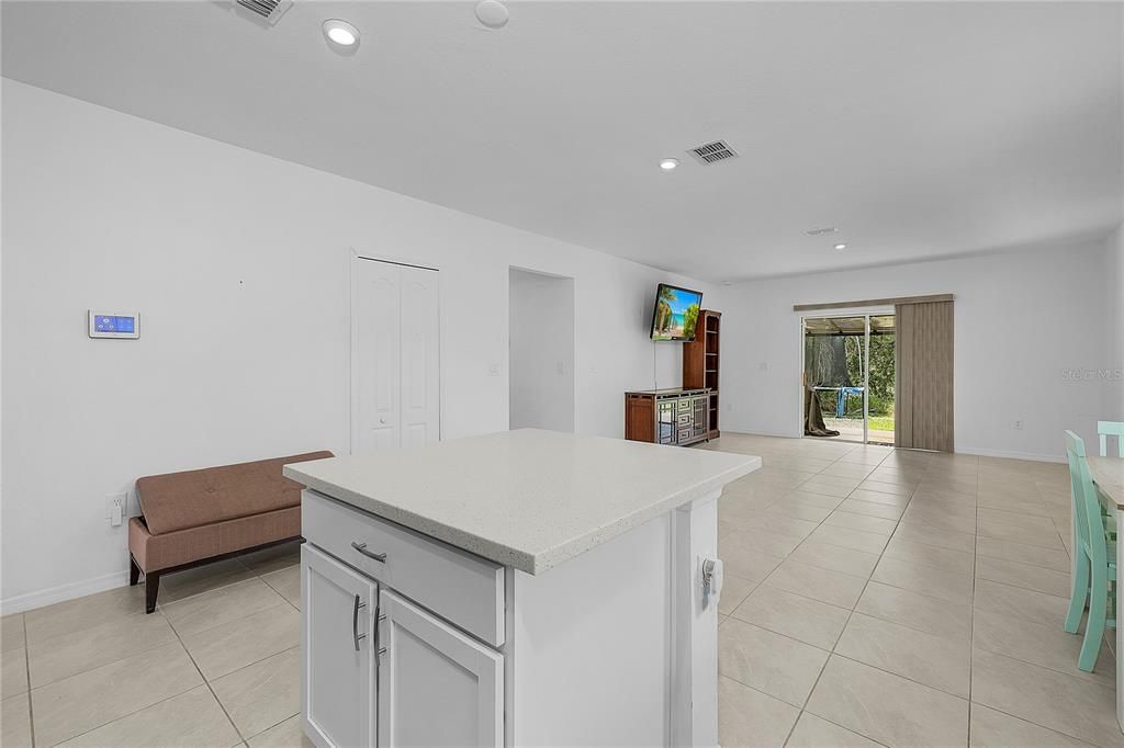 For Sale: $299,900 (3 beds, 2 baths, 1560 Square Feet)