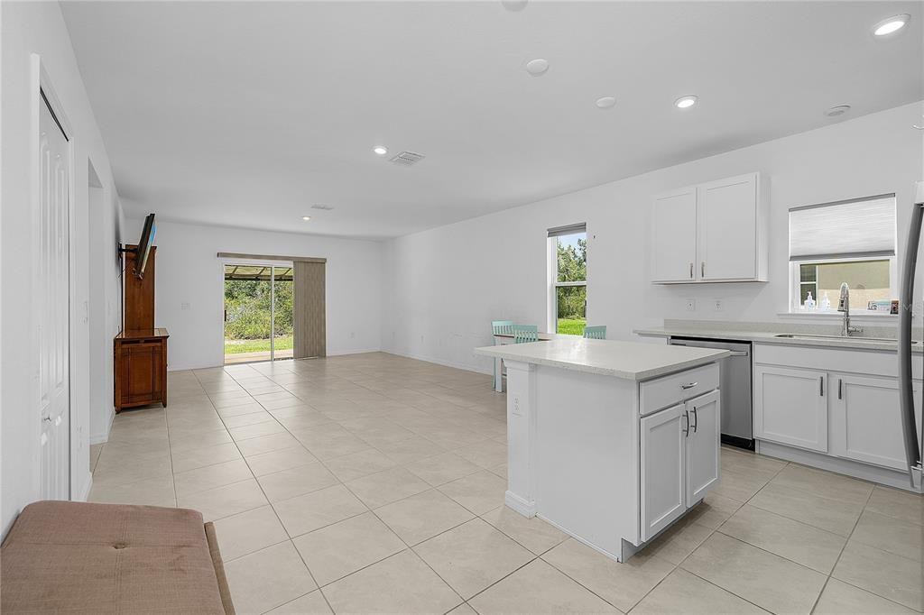 For Sale: $299,900 (3 beds, 2 baths, 1560 Square Feet)