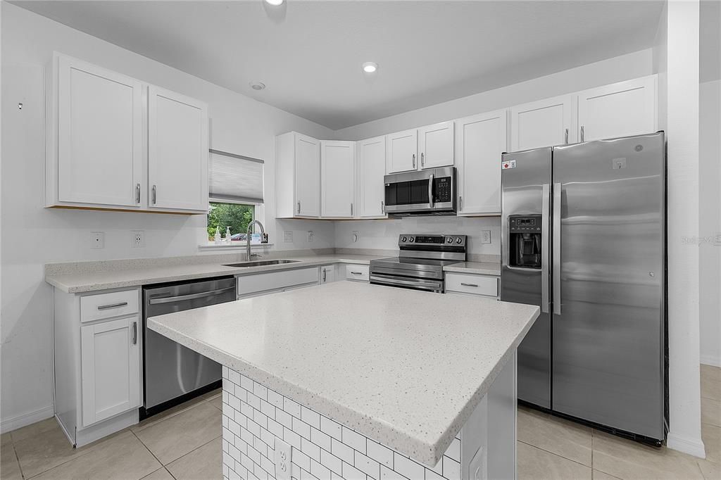 For Sale: $299,900 (3 beds, 2 baths, 1560 Square Feet)