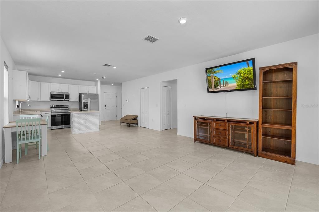 For Sale: $299,900 (3 beds, 2 baths, 1560 Square Feet)
