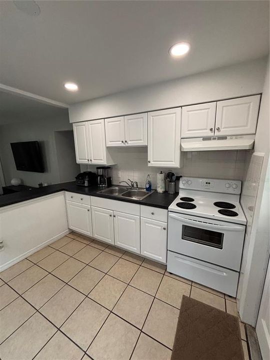 For Rent: $2,250 (2 beds, 1 baths, 750 Square Feet)