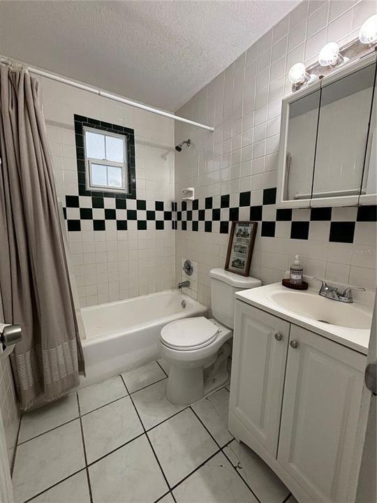 For Rent: $2,250 (2 beds, 1 baths, 750 Square Feet)