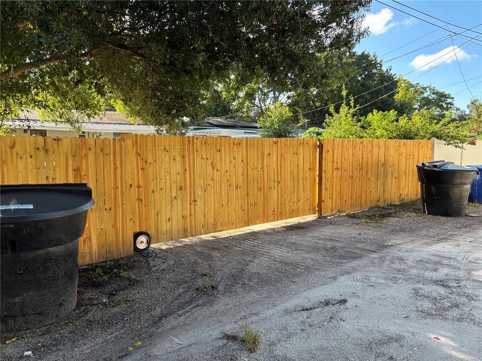 For Rent: $2,250 (2 beds, 1 baths, 750 Square Feet)