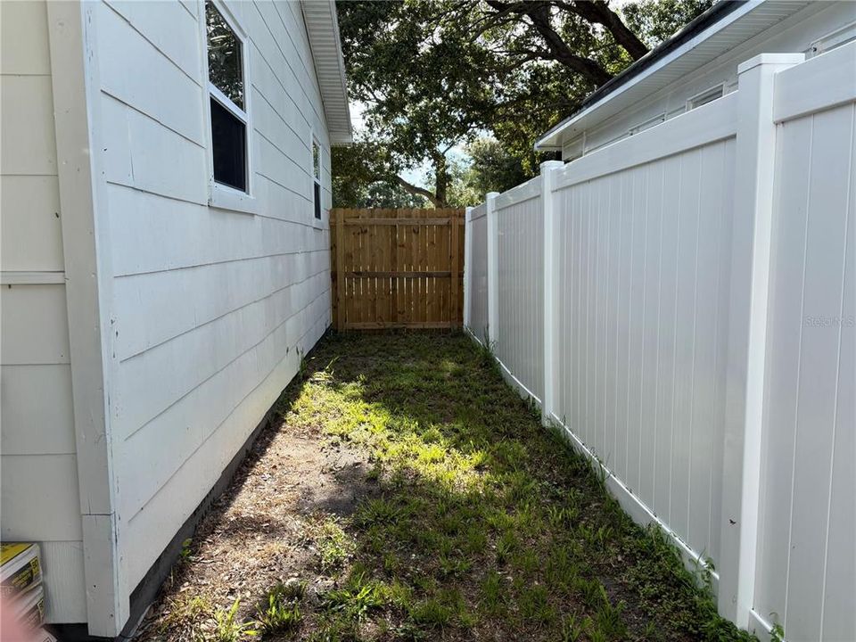 For Rent: $2,250 (2 beds, 1 baths, 750 Square Feet)