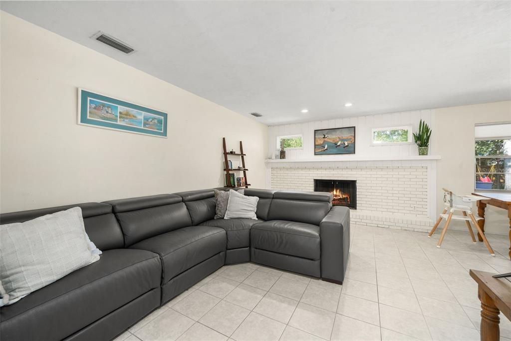 En Venta: $299,900 (3 camas, 2 baños, 1608 Pies cuadrados)