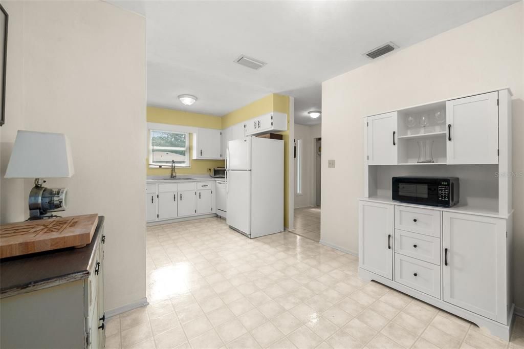 En Venta: $299,900 (3 camas, 2 baños, 1608 Pies cuadrados)