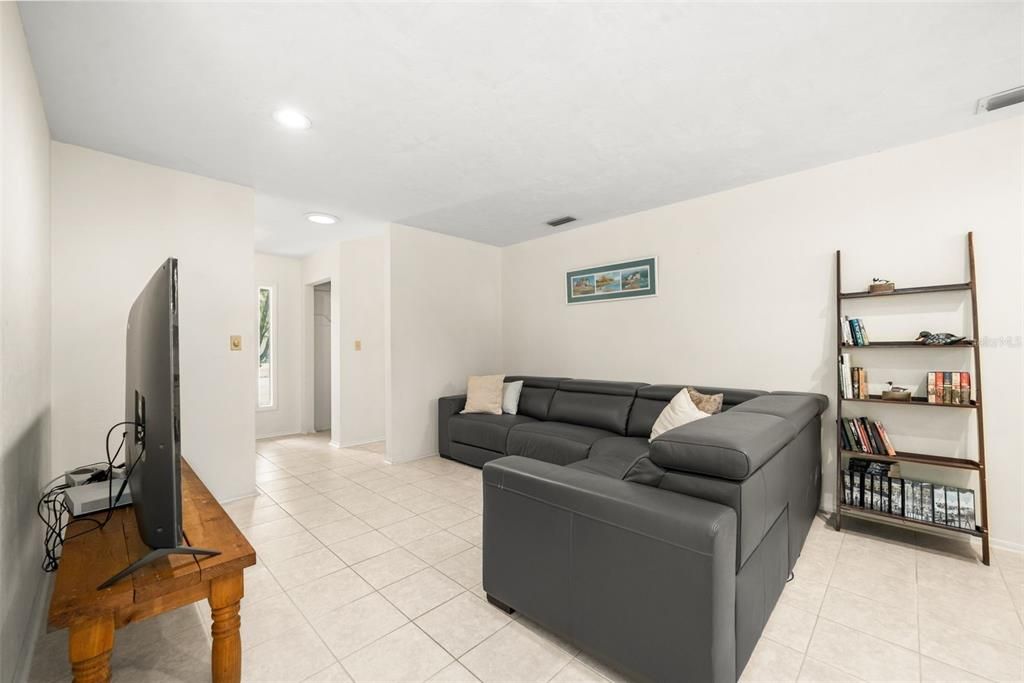 En Venta: $299,900 (3 camas, 2 baños, 1608 Pies cuadrados)