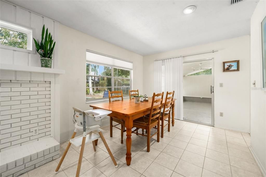 En Venta: $299,900 (3 camas, 2 baños, 1608 Pies cuadrados)