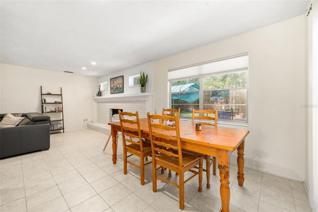 En Venta: $299,900 (3 camas, 2 baños, 1608 Pies cuadrados)