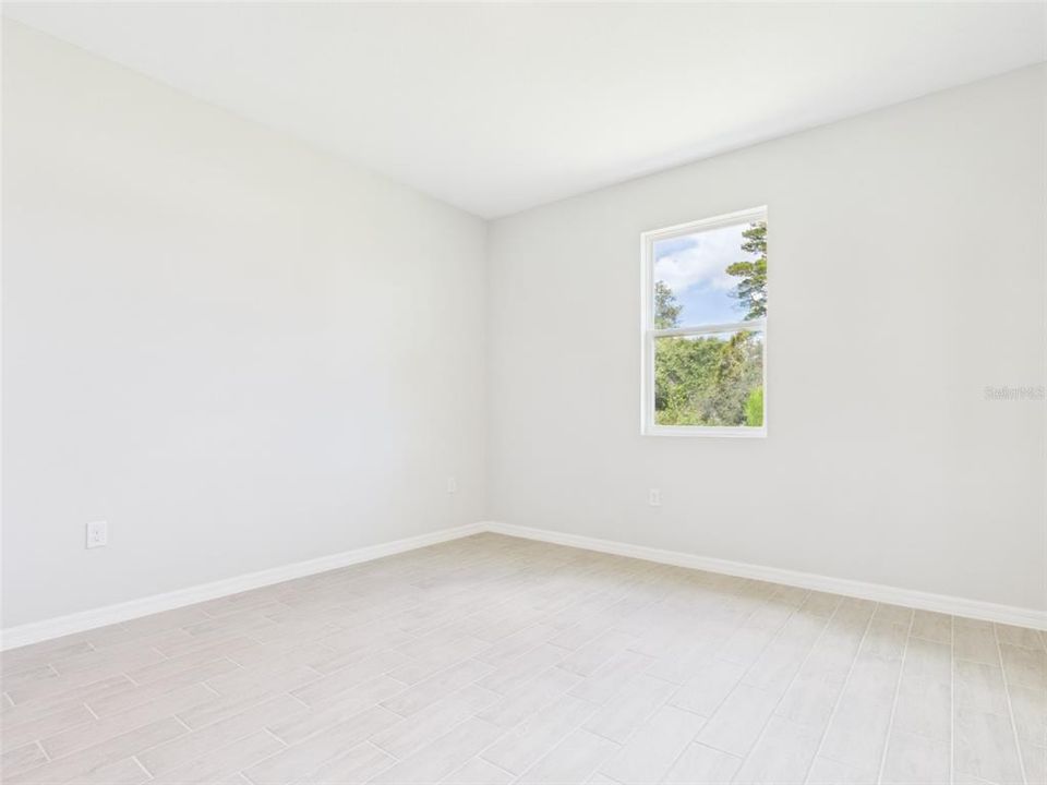 For Sale: $299,900 (4 beds, 2 baths, 1787 Square Feet)