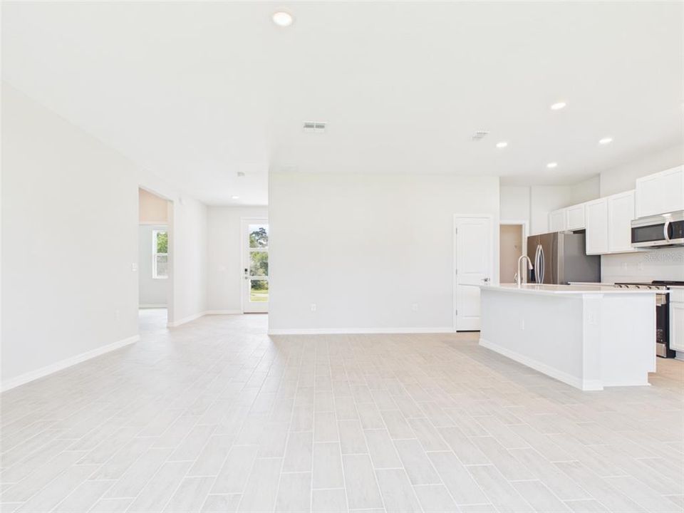 For Sale: $299,900 (4 beds, 2 baths, 1787 Square Feet)