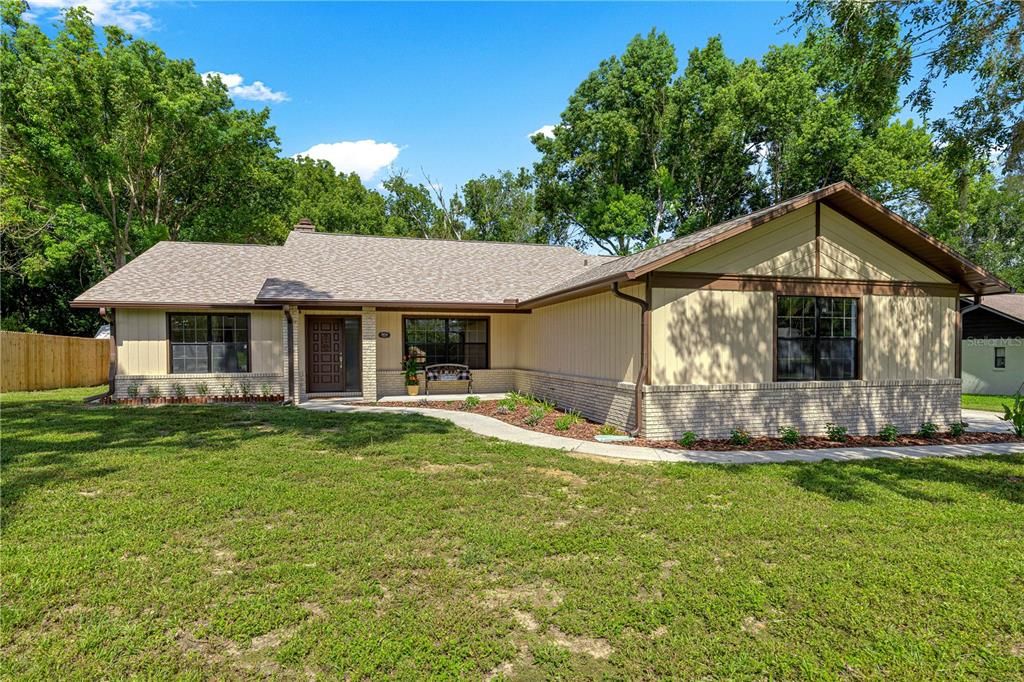 For Sale: $324,000 (3 beds, 2 baths, 1708 Square Feet)