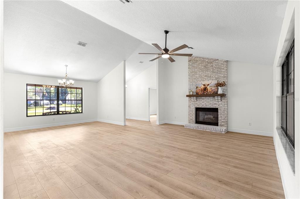 For Sale: $324,000 (3 beds, 2 baths, 1708 Square Feet)