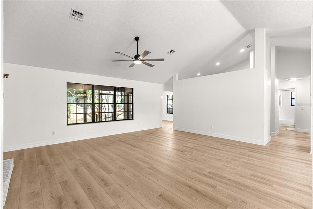 For Sale: $324,000 (3 beds, 2 baths, 1708 Square Feet)