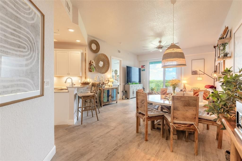For Sale: $650,000 (2 beds, 2 baths, 1384 Square Feet)