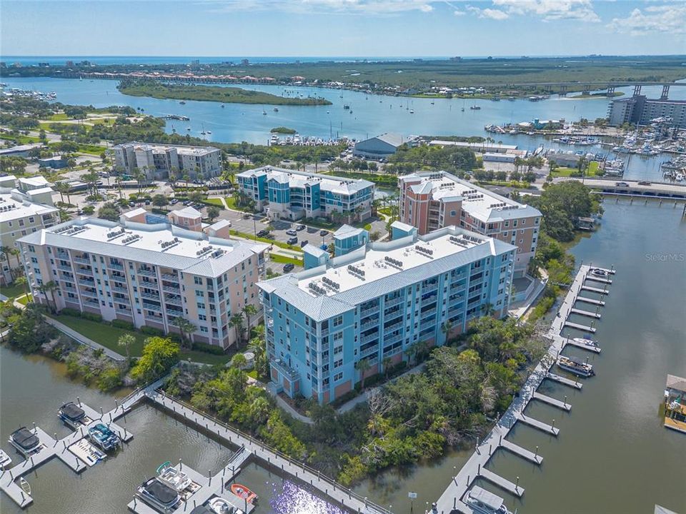 For Sale: $650,000 (2 beds, 2 baths, 1384 Square Feet)