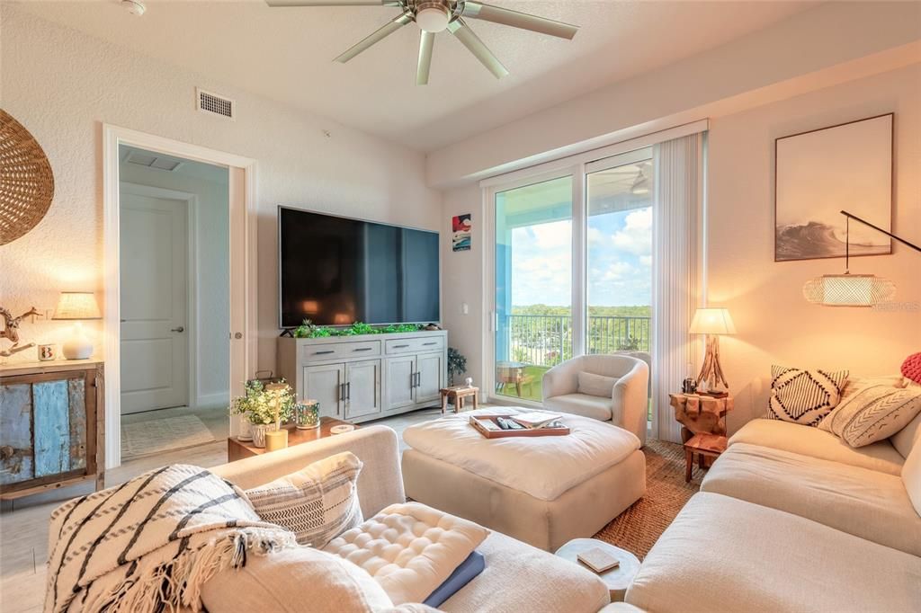 For Sale: $650,000 (2 beds, 2 baths, 1384 Square Feet)