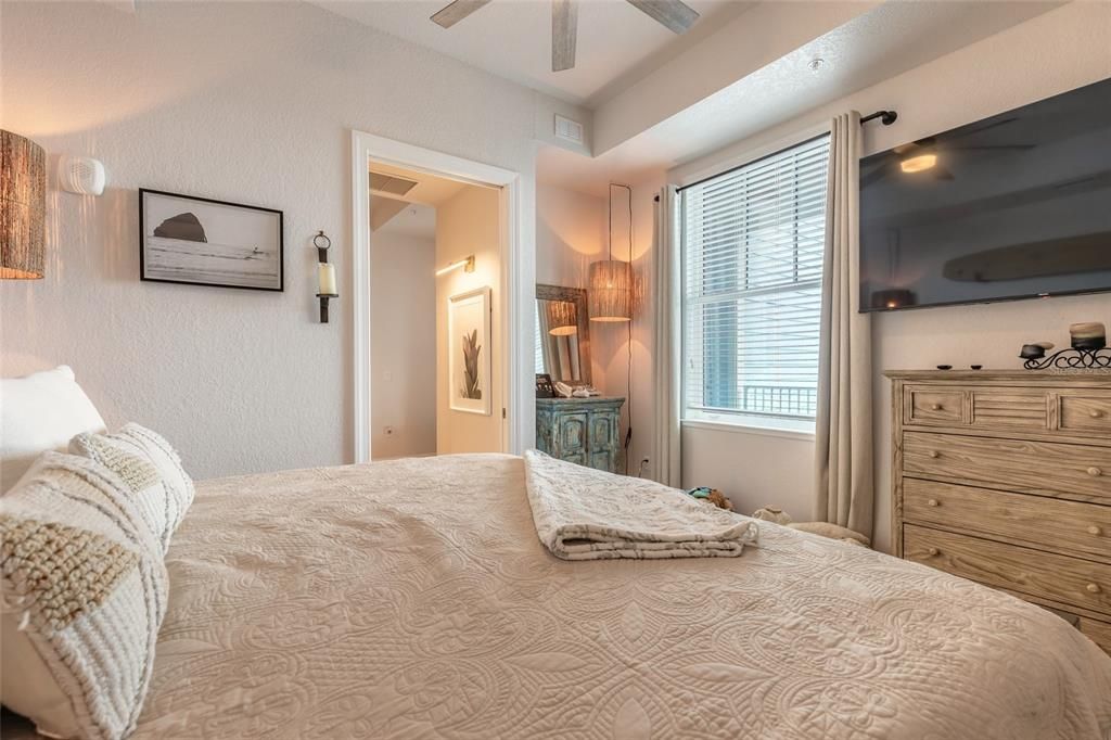 For Sale: $650,000 (2 beds, 2 baths, 1384 Square Feet)