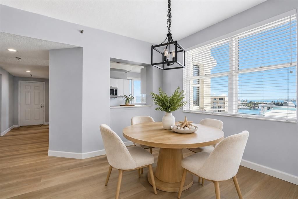 В аренду: $3,799 (2 спален, 2 ванн, 1300 Квадратных фут)