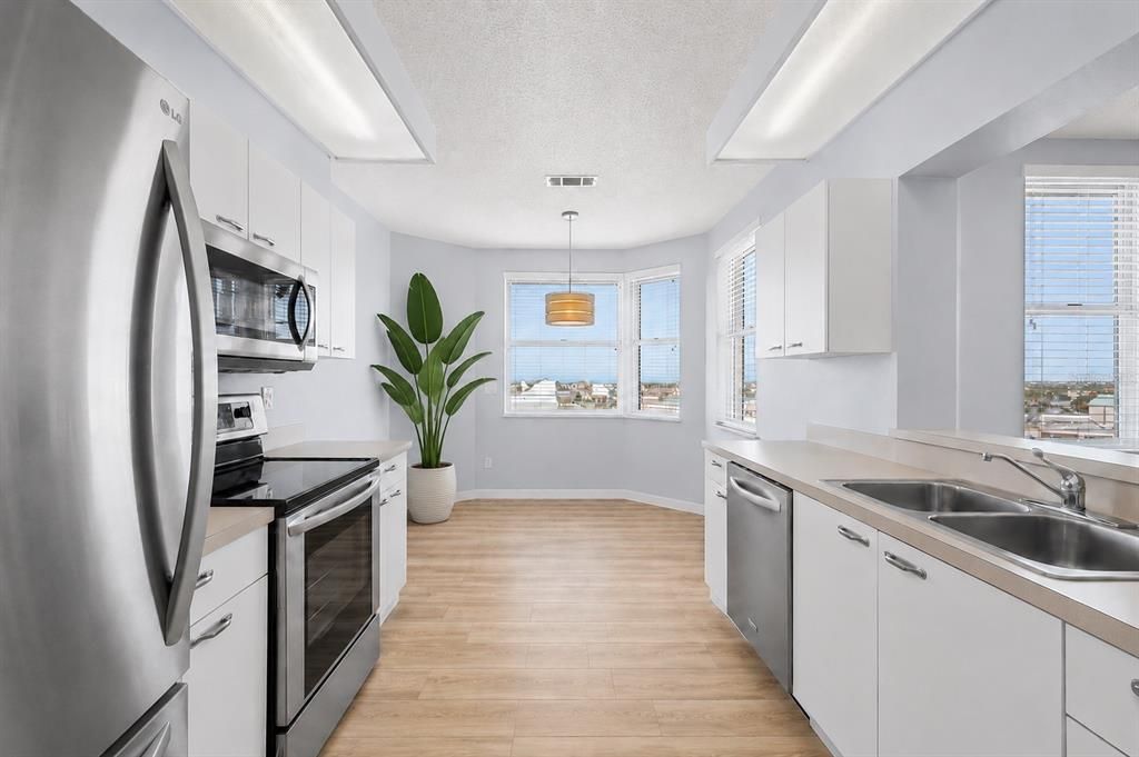 В аренду: $3,799 (2 спален, 2 ванн, 1300 Квадратных фут)