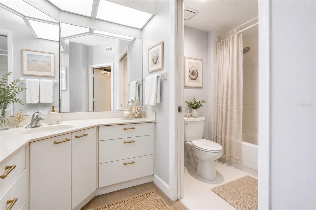 В аренду: $3,799 (2 спален, 2 ванн, 1300 Квадратных фут)