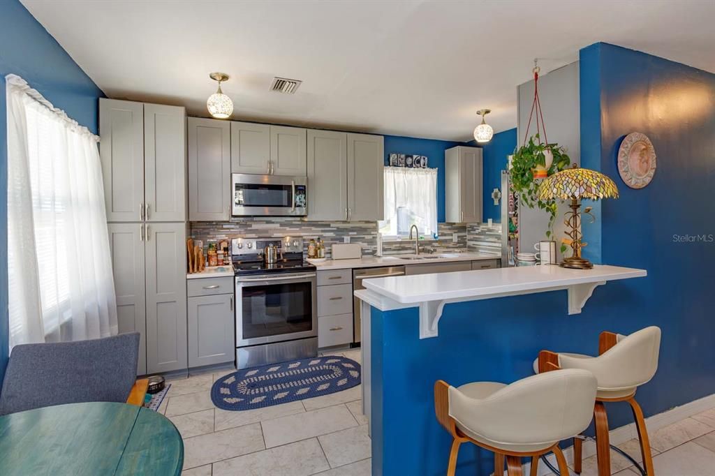 На продажу: $299,990 (3 спален, 2 ванн, 1000 Квадратных фут)