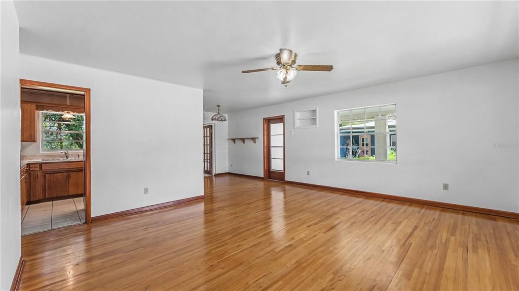 На продажу: $314,900 (3 спален, 2 ванн, 1594 Квадратных фут)
