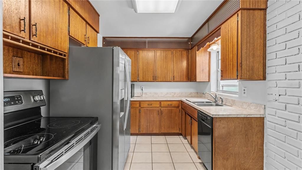На продажу: $314,900 (3 спален, 2 ванн, 1594 Квадратных фут)