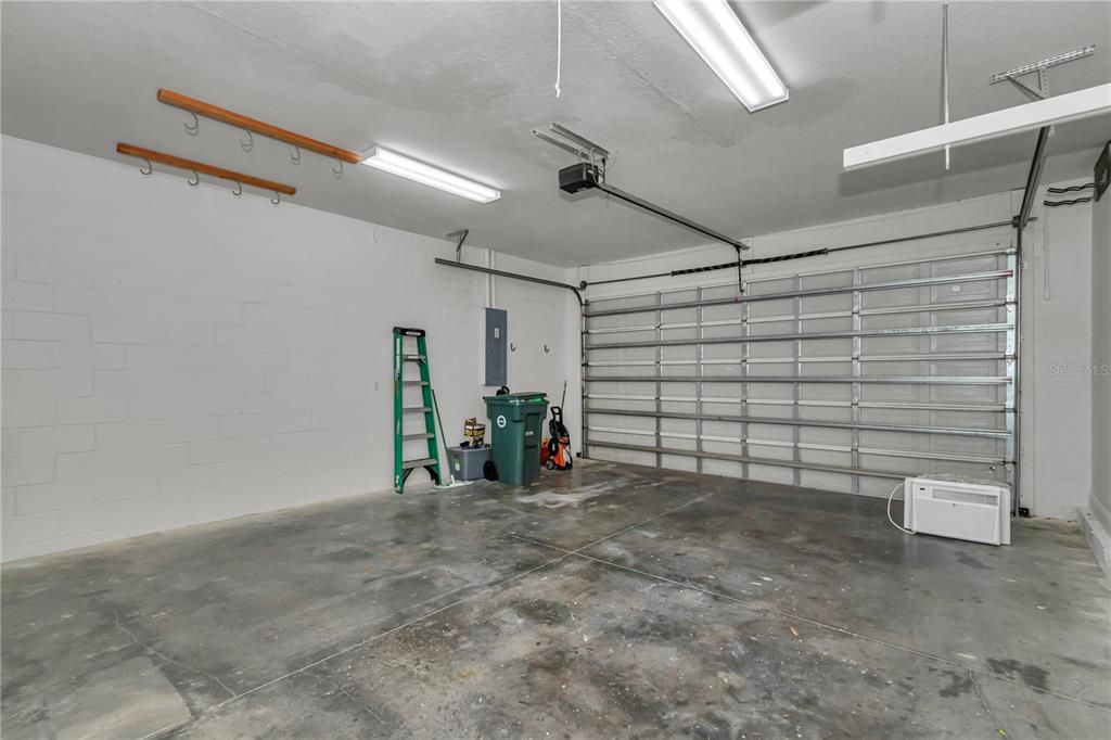 For Sale: $225,000 (2 beds, 2 baths, 1217 Square Feet)