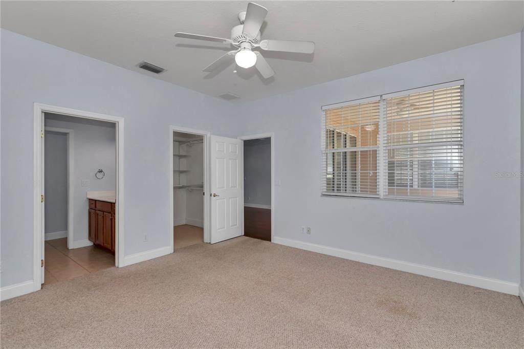 For Sale: $225,000 (2 beds, 2 baths, 1217 Square Feet)