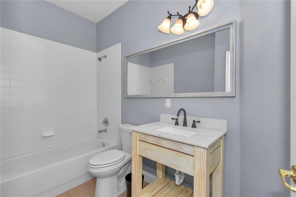 For Sale: $225,000 (2 beds, 2 baths, 1217 Square Feet)