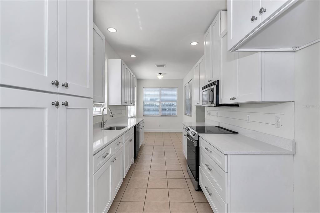 For Sale: $225,000 (2 beds, 2 baths, 1217 Square Feet)