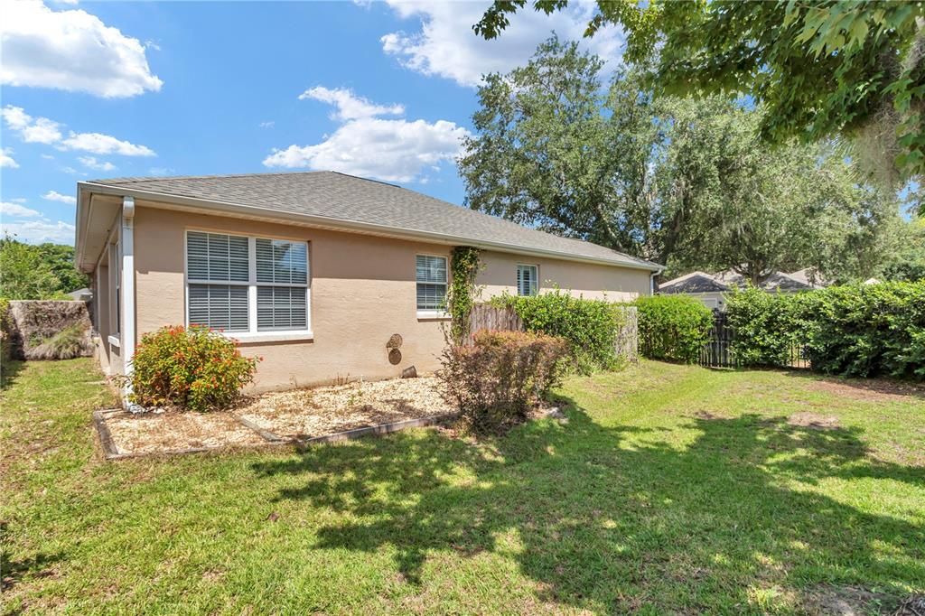 For Sale: $225,000 (2 beds, 2 baths, 1217 Square Feet)