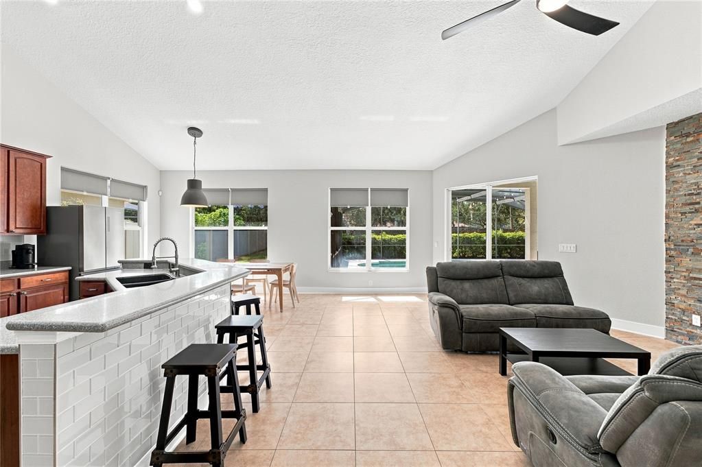 En Venta: $779,900 (6 camas, 3 baños, 3372 Pies cuadrados)