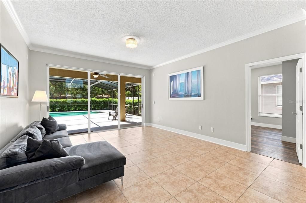 En Venta: $779,900 (6 camas, 3 baños, 3372 Pies cuadrados)