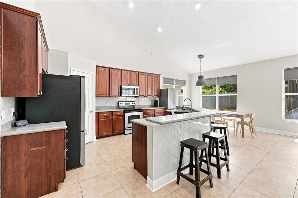En Venta: $779,900 (6 camas, 3 baños, 3372 Pies cuadrados)